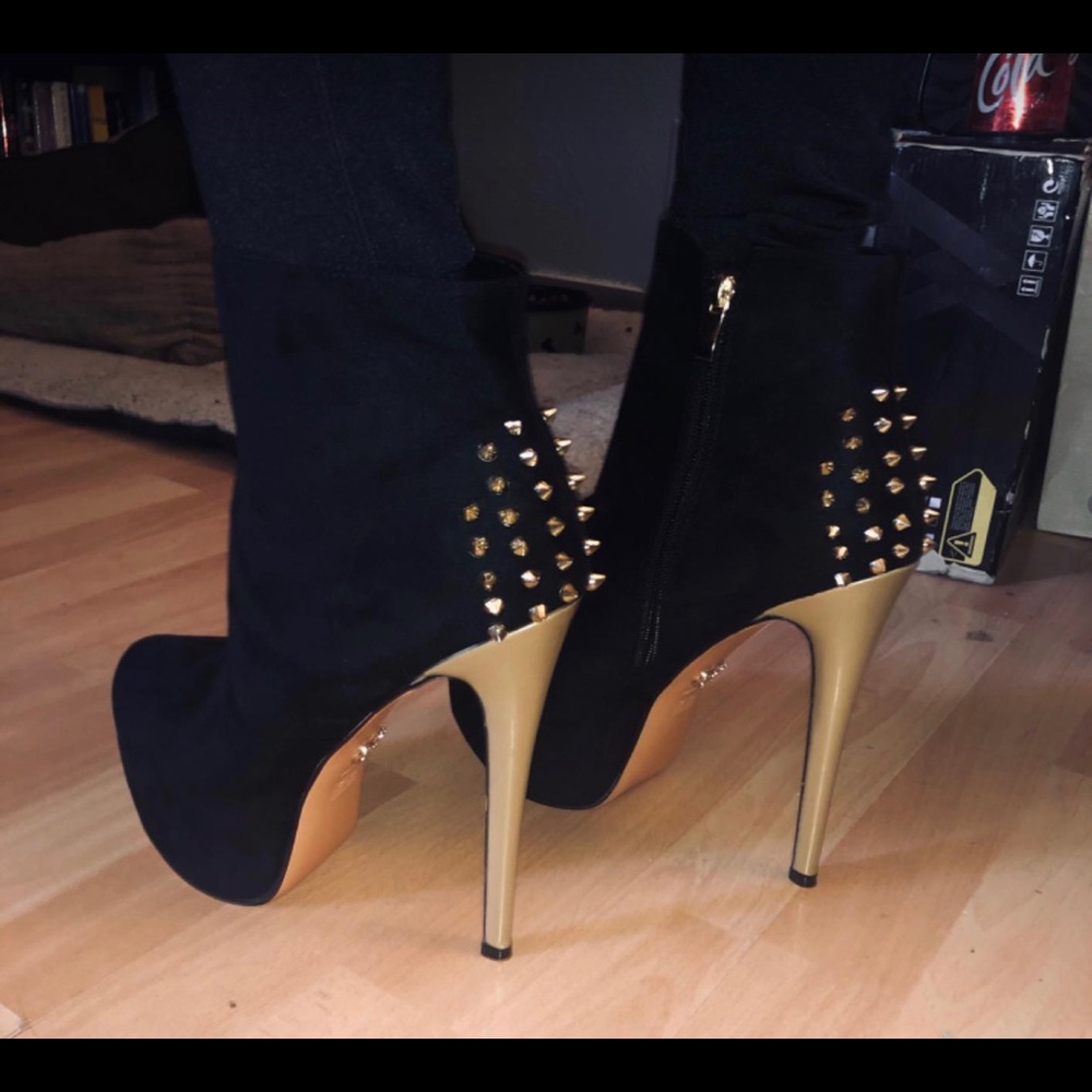 COPY - NWT  Sexy Rounded Toe ankle boots with side zipper and velvet inner lini…